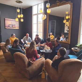 Echanges entre entrepreneurs du Pays d'Auge au manoir de l'Evêché - Lisieux - Réseau Pause Café en Normandie