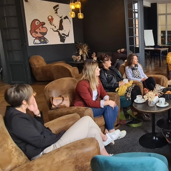 Echanges entre entrepreneurs du Pays d'Auge au manoir de l'Evêché - Lisieux - Réseau Pause Café en Normandie